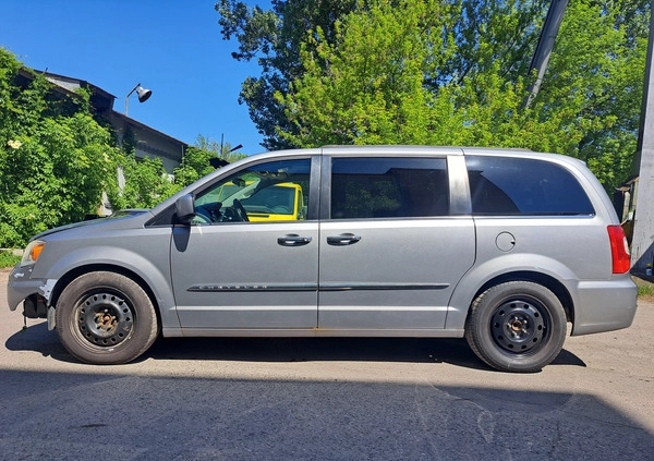 Chrysler Town &amp; Country cena 24000 przebieg: 212330, rok produkcji 2014 z Radom małe 172